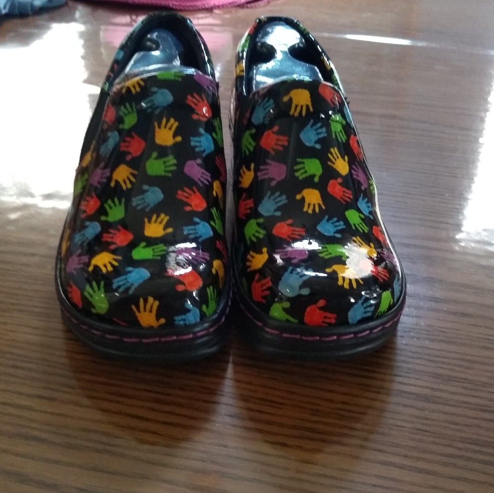 Klogs Naples New W/Box Hand Prints size 7M